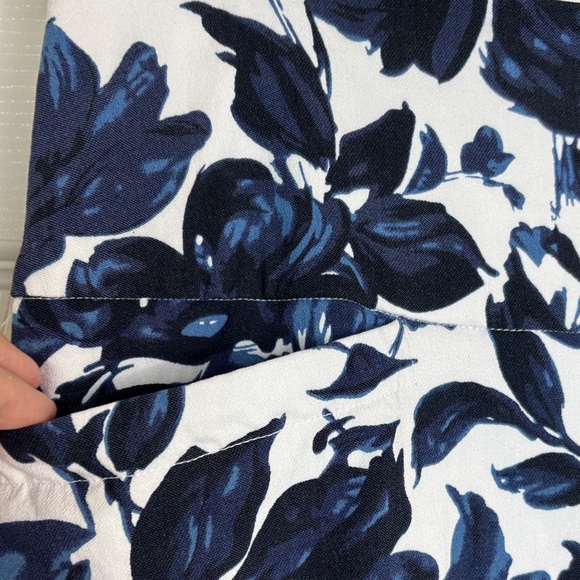 S.C. & CO. Golf Skort | White and Navy Floral - Picture 5 of 11